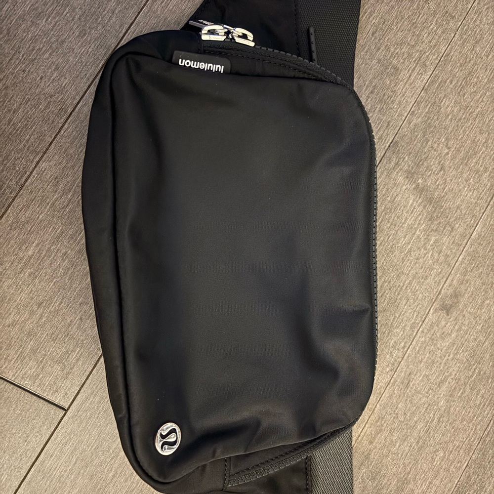 Lululemon Black Belt Bag - Picture 2 of 6